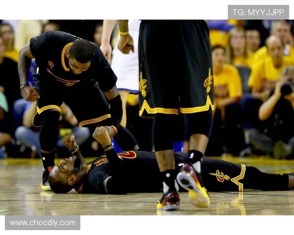 勇士与骑士2017年12月6日激战回顾球场上的巅峰对决再现辉煌时刻